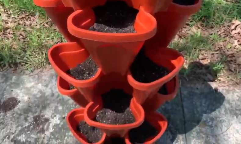 Stackable planters